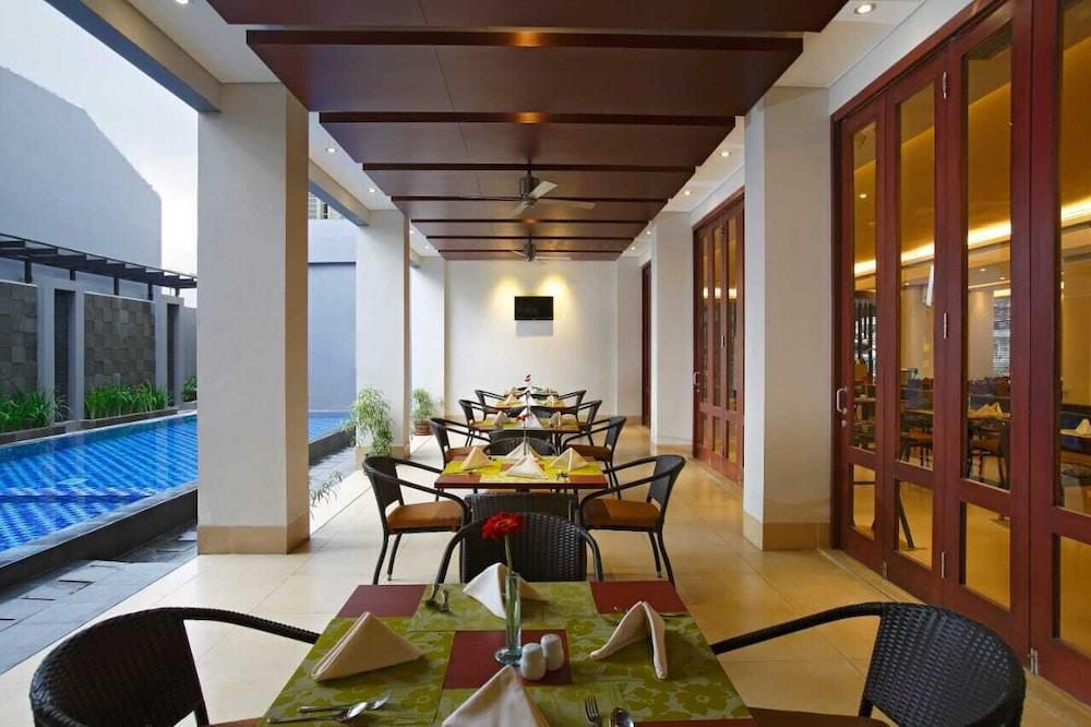 Hotel Surya Yudha Purwokerto Eksteriør bilde
