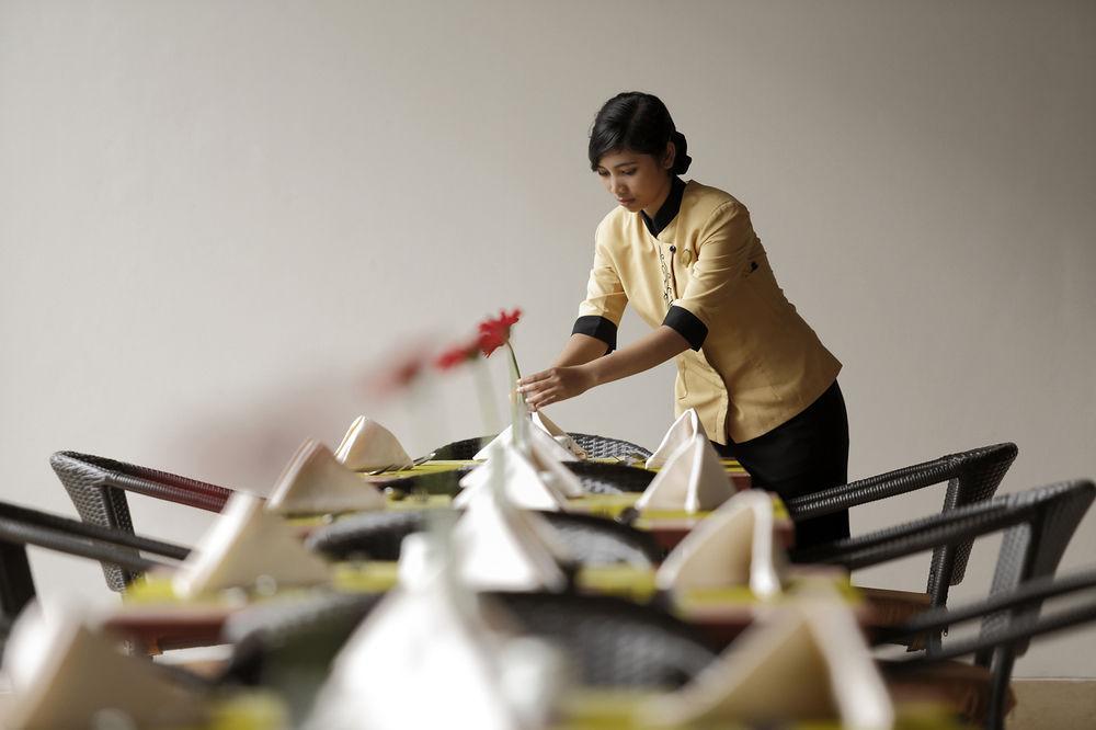 Hotel Surya Yudha Purwokerto Eksteriør bilde
